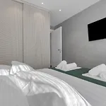 Anchor Apartment *