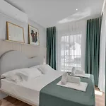 Anchor Apartment *