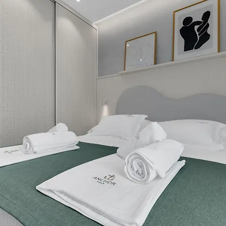 Anchor Apartment *