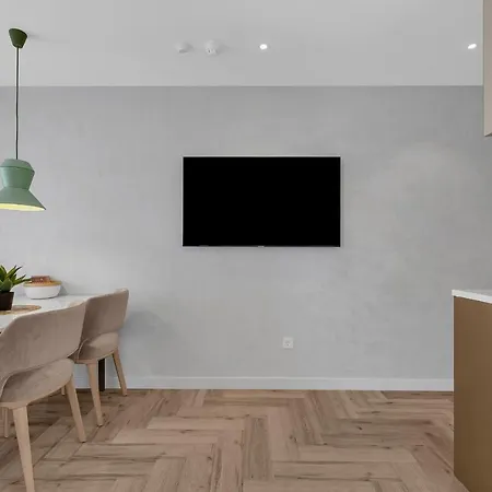 Anchor Apartment *