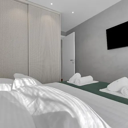 Anchor Apartment *