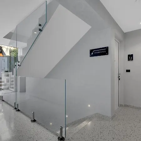 Anchor Apartment *