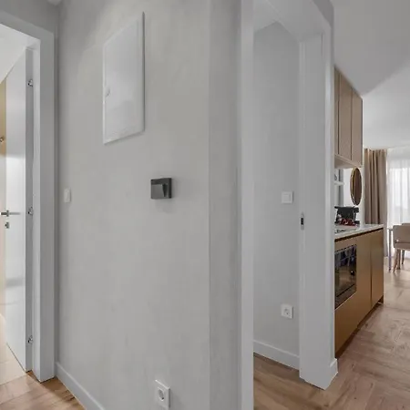 Anchor Apartment *